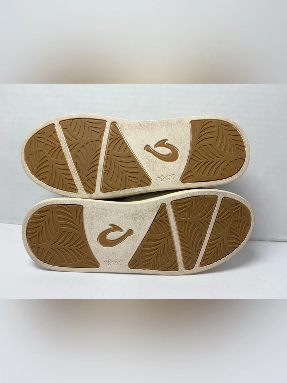 OluKai Ki’ihele Li White Canvas Sneakers Low Profile Design Lace-up Size 6.5